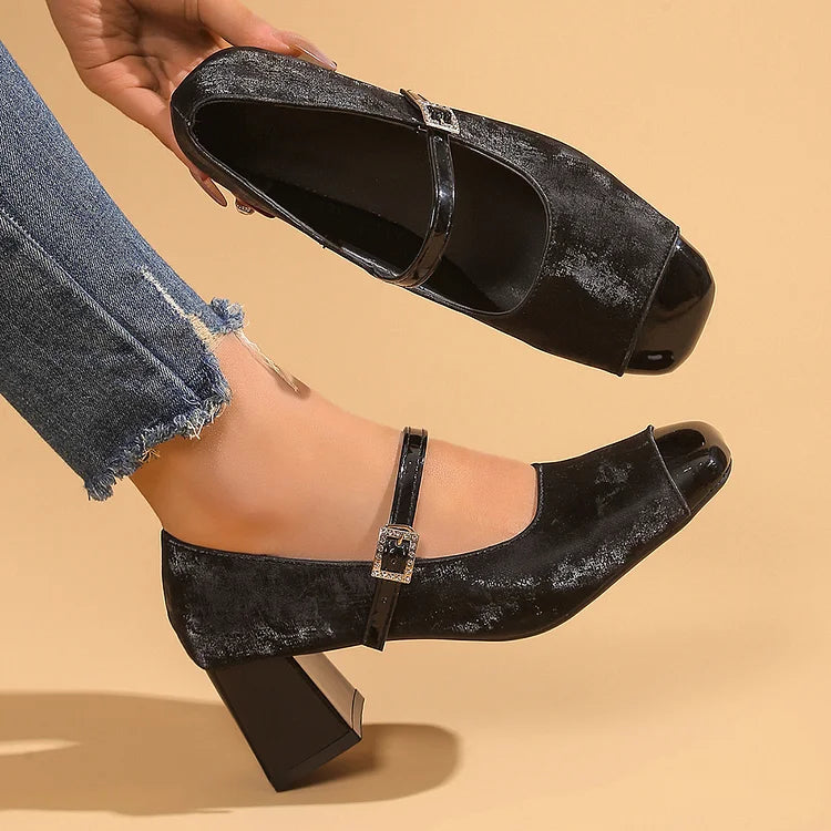 Scarpe con tacco grosso, punta quadrata, cinturino sul collo del piede patchwork e fibbia 