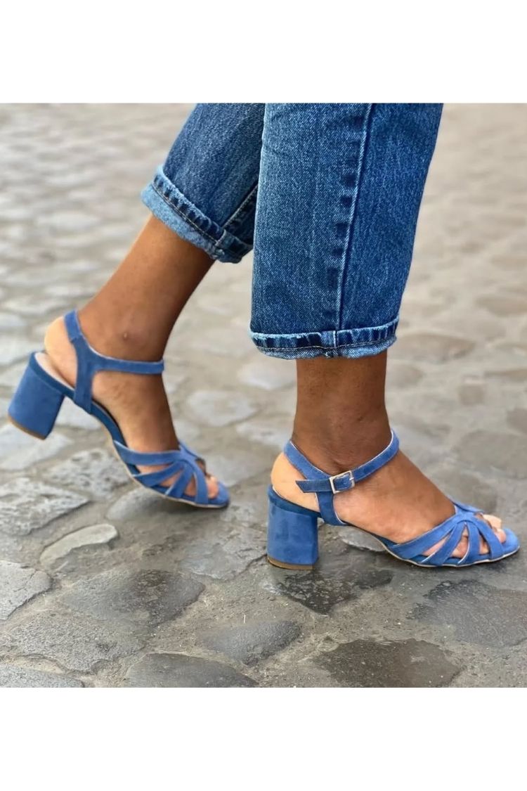 Sandali con tacco e cinturino alla caviglia in pelle scamosciata incrociata e punta aperta [Pre-ordine] 