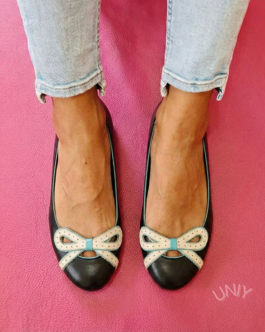 Ballerine versatili con punta tonda, fiocco e color block in bianco e nero [Pre-ordine]