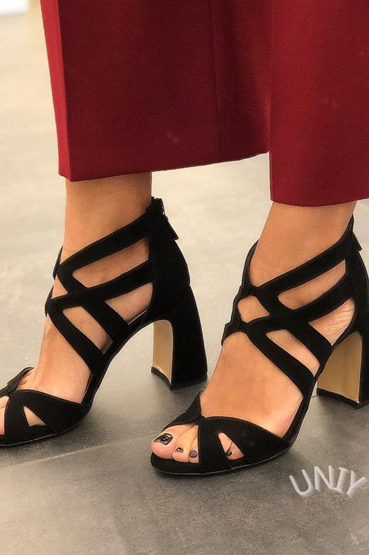 Sandales à talon bloc à bout ouvert avec brides croisées en daim [Précommande]