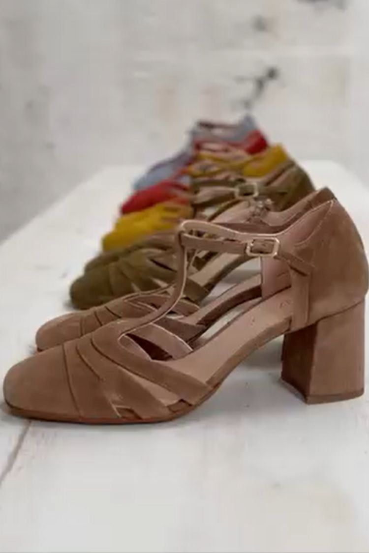 Sandali con tacco spesso e versatile, punta tonda, cinturino a T in velluto traforato [Pre-ordine]