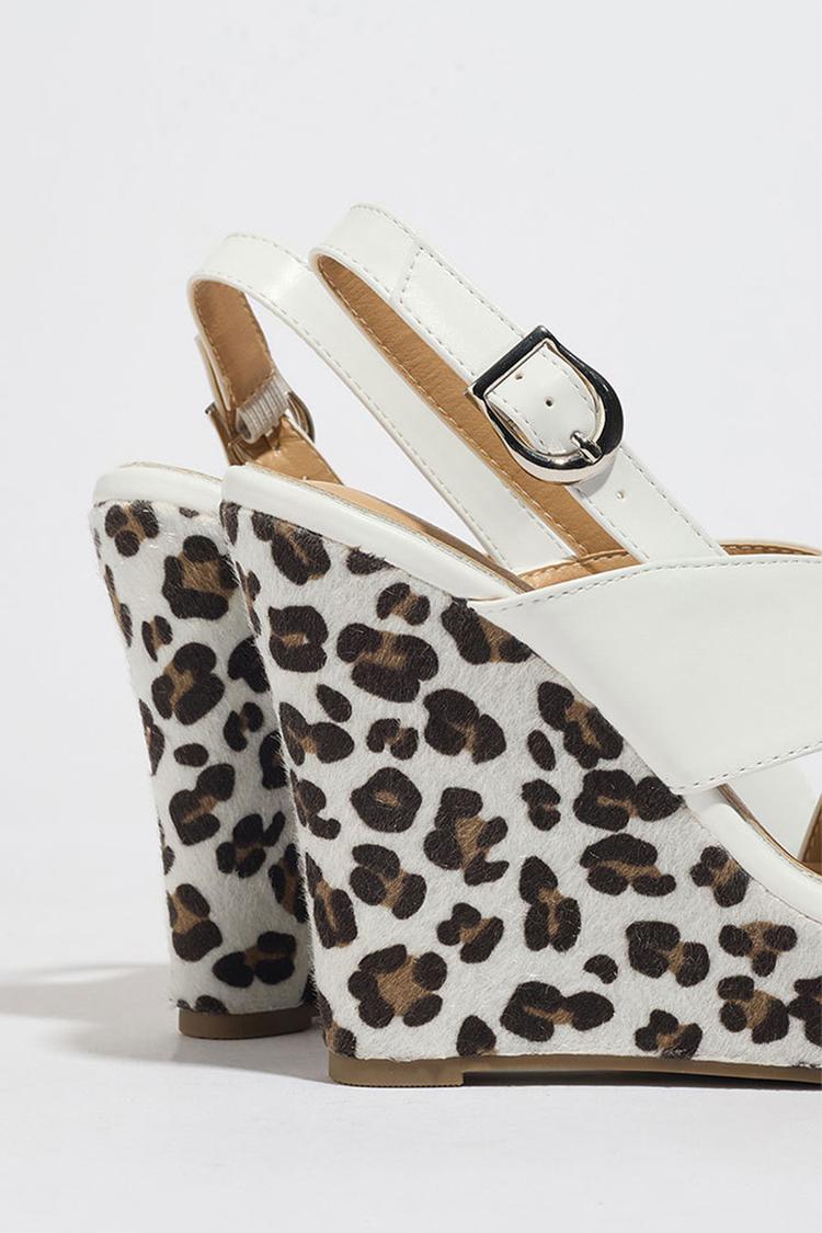 Talons compensés à bride arrière avec boucle, bout ouvert et imprimé léopard