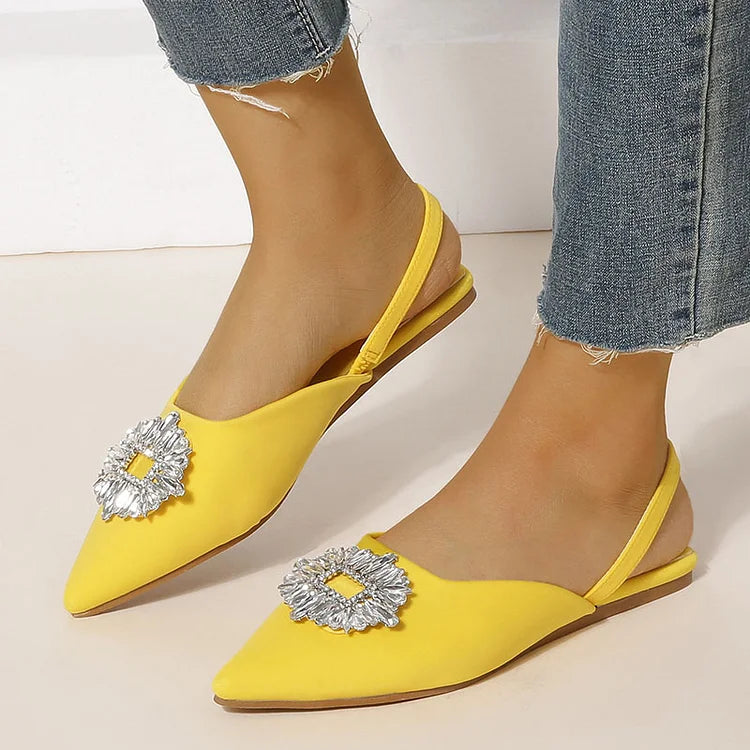 Freizeit-Flats mit spitzem Zehenbereich und Slingback-Riemen mit Strasssteinen