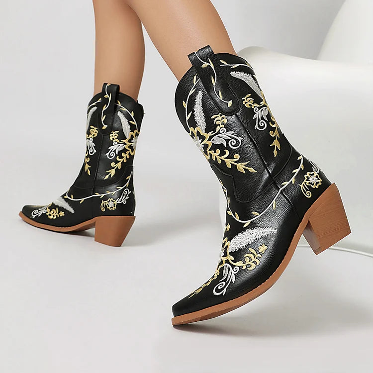 Botas vaqueras con tacón grueso y punta puntiaguda y parches con bordado floral