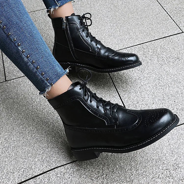 Stivaletti alla caviglia con lacci e punta tonda traforata in tinta unita