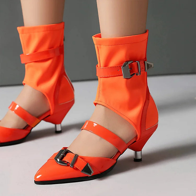 Sandali alti con cinturini multipli colorblock e fibbie, punta affilata 