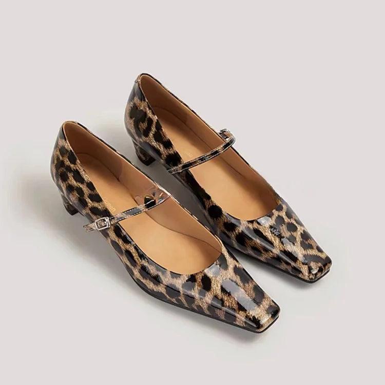 Eleganti tacchi a spillo con cinturino sul collo del piede e fibbia a punta quadrata 