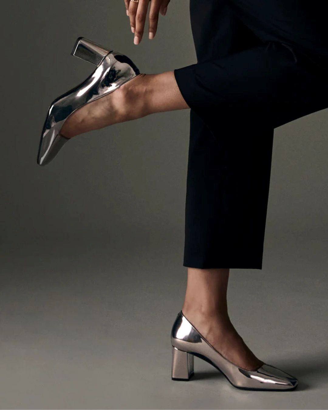 Elegantes tacones bajos de bloque con punta cuadrada de PU brillante plateado [Pre-pedido] 