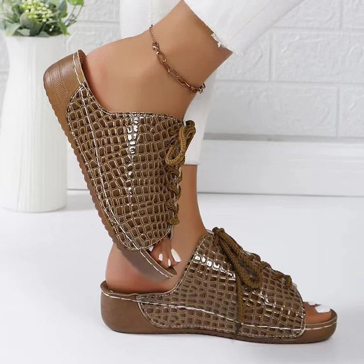 Chinelos de cunha com plataforma peep toe em relevo crocodilo