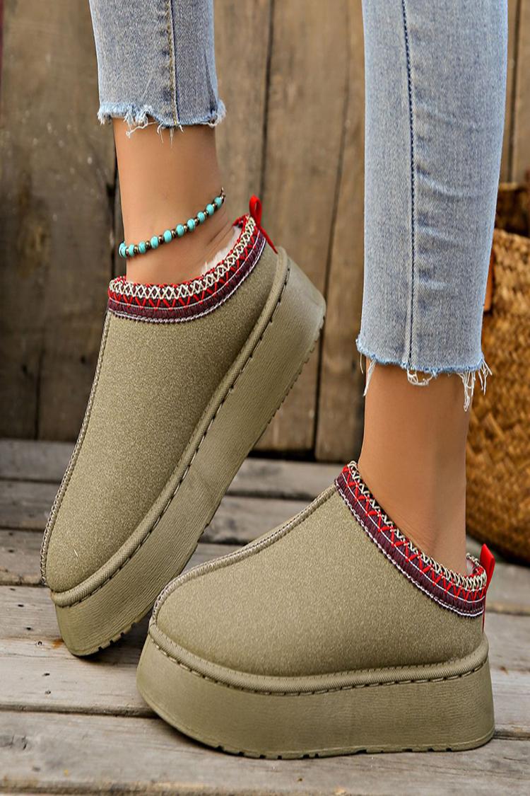 Stivali da neve bassi con plateau e fodera in pelliccia sintetica con motivo a punto scamosciato 