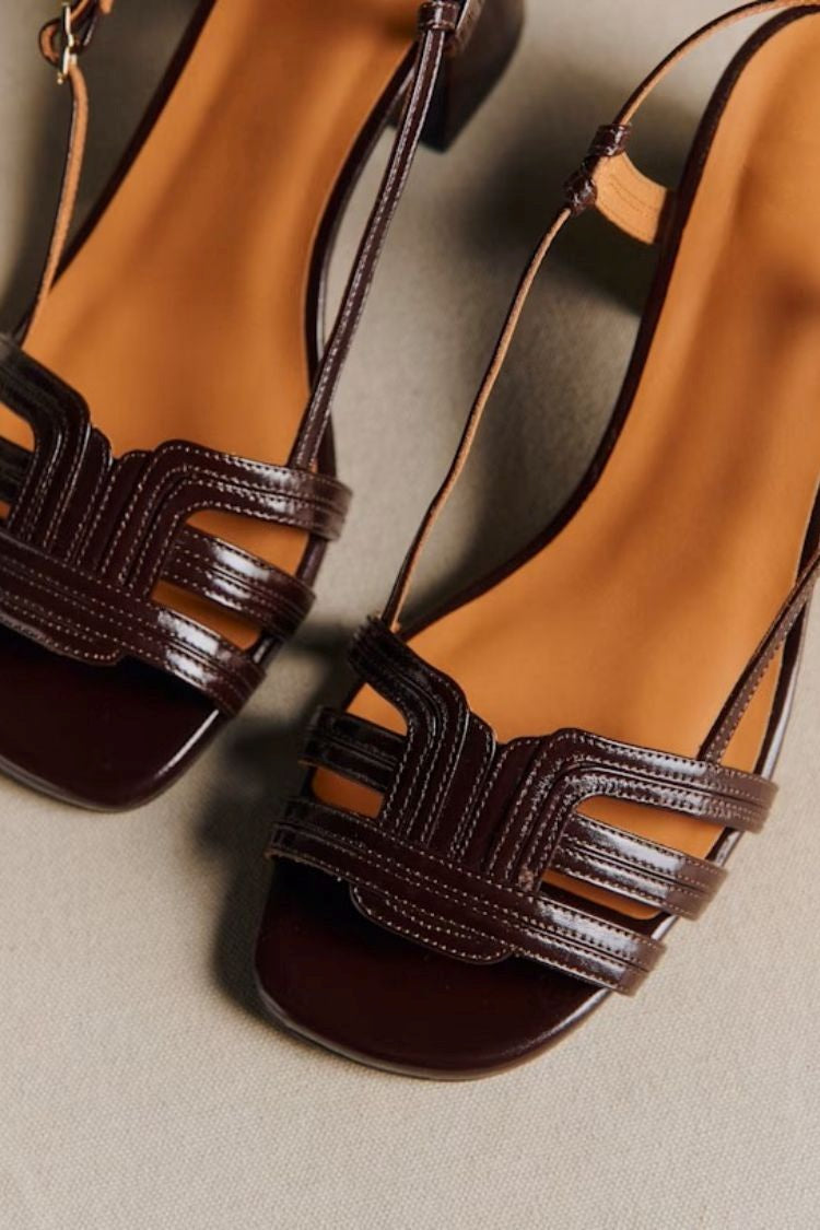 Sandalias Slingback con Tacón de Bloque Medio Multitiras de Charol Borgoña [Pre-Pedido]