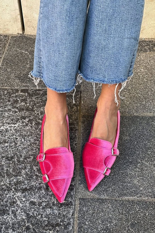 Bailarinas de terciopelo rosa con punta y hebilla [Reserva anticipada]