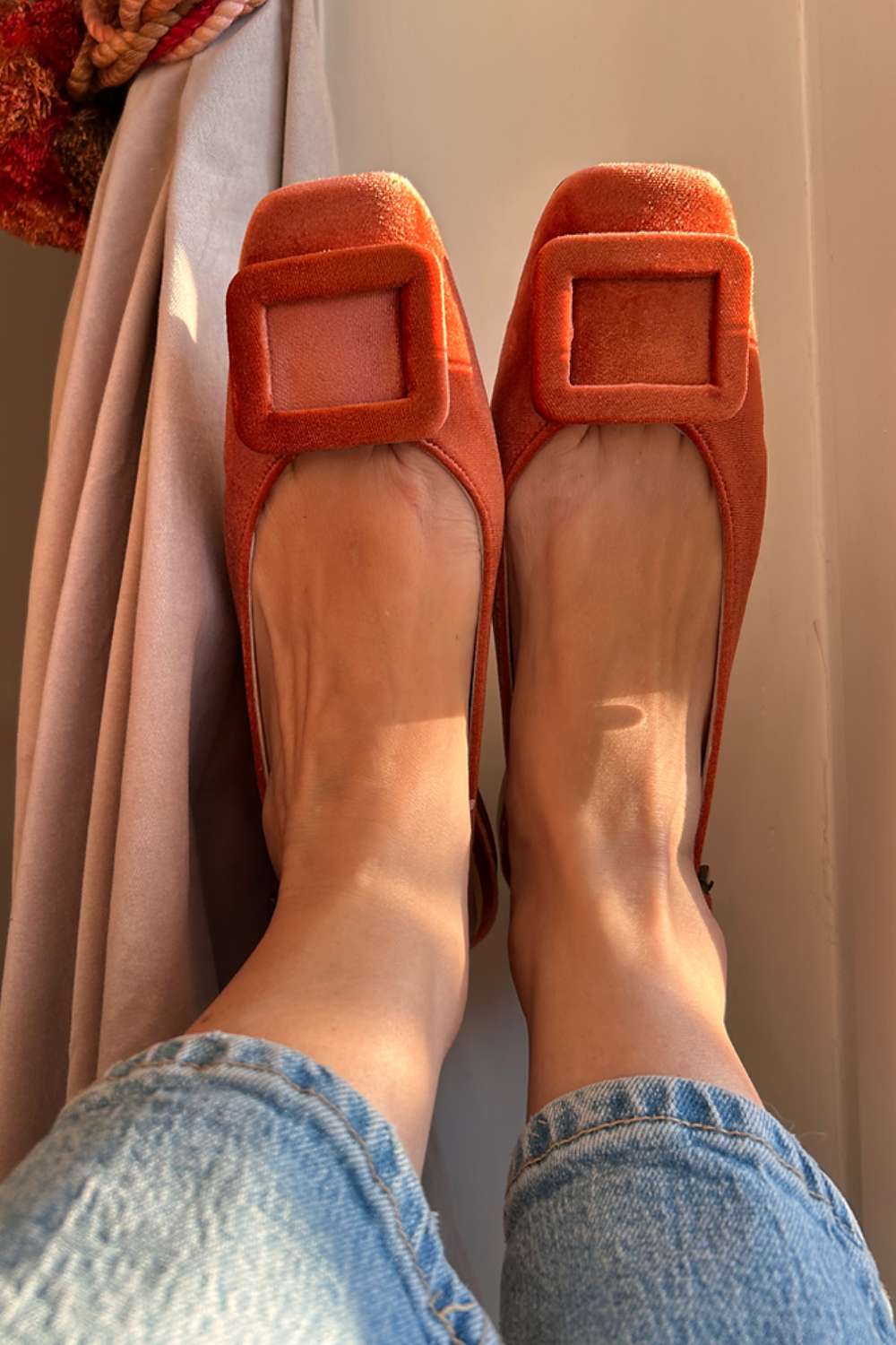 Ballerine con punta quadrata morbida e fibbia quadrata in velluto