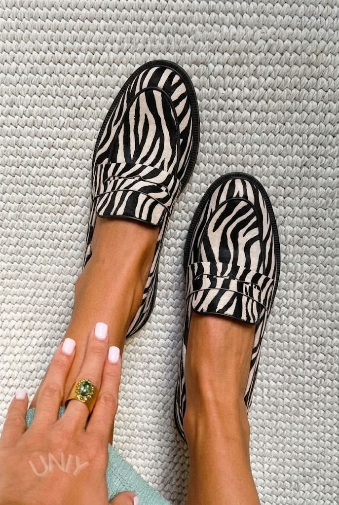 Textured Animal Print Round Toe Lug Sole Loafers [Pre Order]