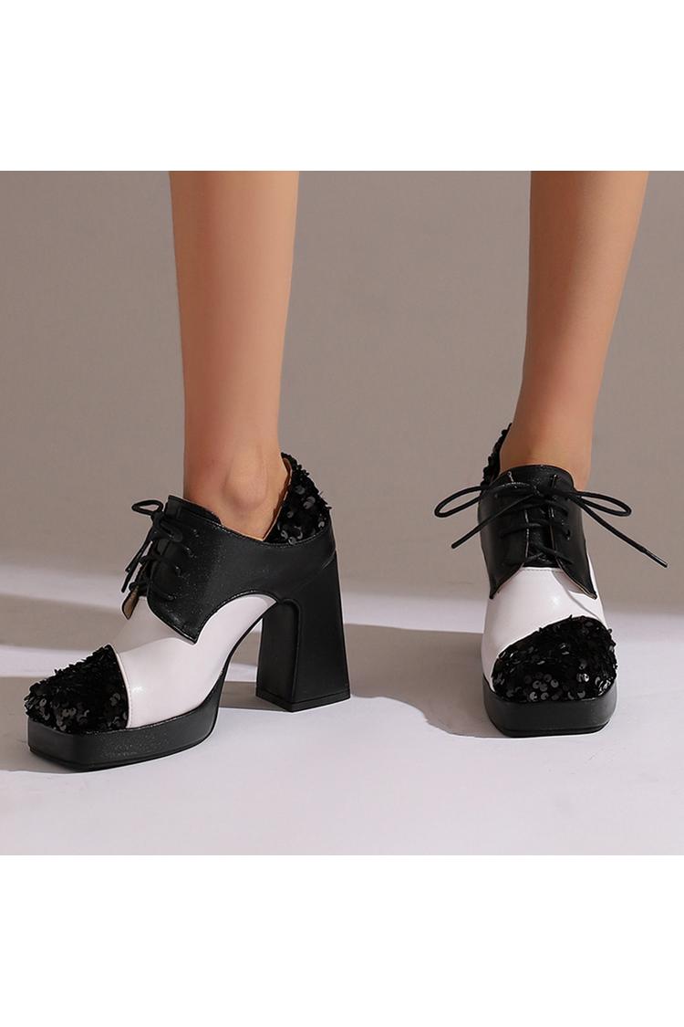 Talons épais à lacets colorblock avec patchwork décoré de sequins et bout carré