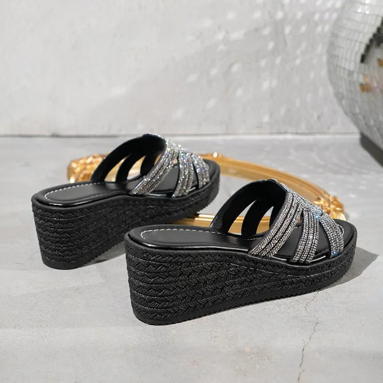 Pantuflas de cuña con punta redonda recortada y decoración de diamantes de imitación con diseño floral 