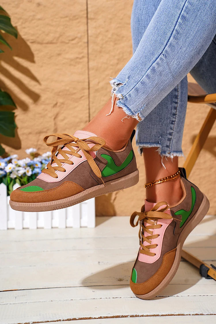 Sneakers casual con lacci, punta rotonda e suola morbida, a blocchi di colore