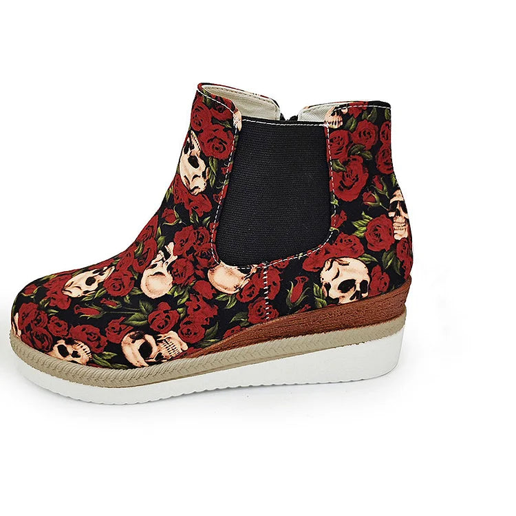 Halloween-Rosen-Stiefeletten mit Totenkopf-Print, runder Zehenpartie und Keilabsatz