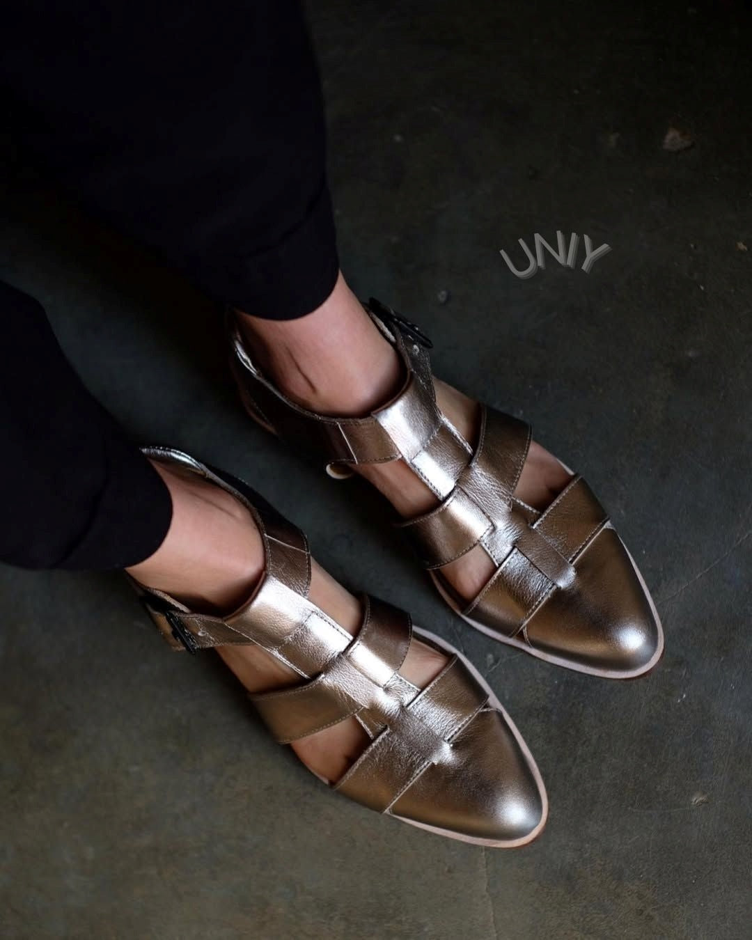 Leren Visserssandaal met Gesp en Spitse Neus voor de Enkel [Vooraf Bestellen]