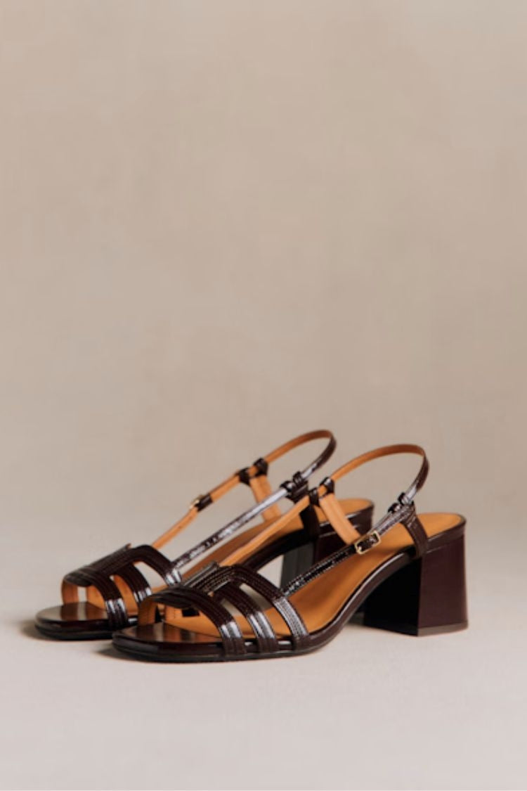 Sandalias Slingback con Tacón de Bloque Medio Multitiras de Charol Borgoña [Pre-Pedido]