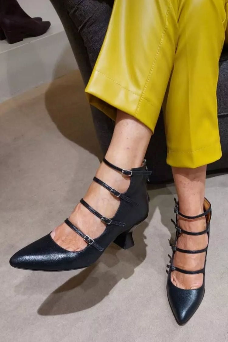 Schwarze klassische spitze Leder-Vier-Riemen Blockabsatzschuhe [Vorbestellung]
