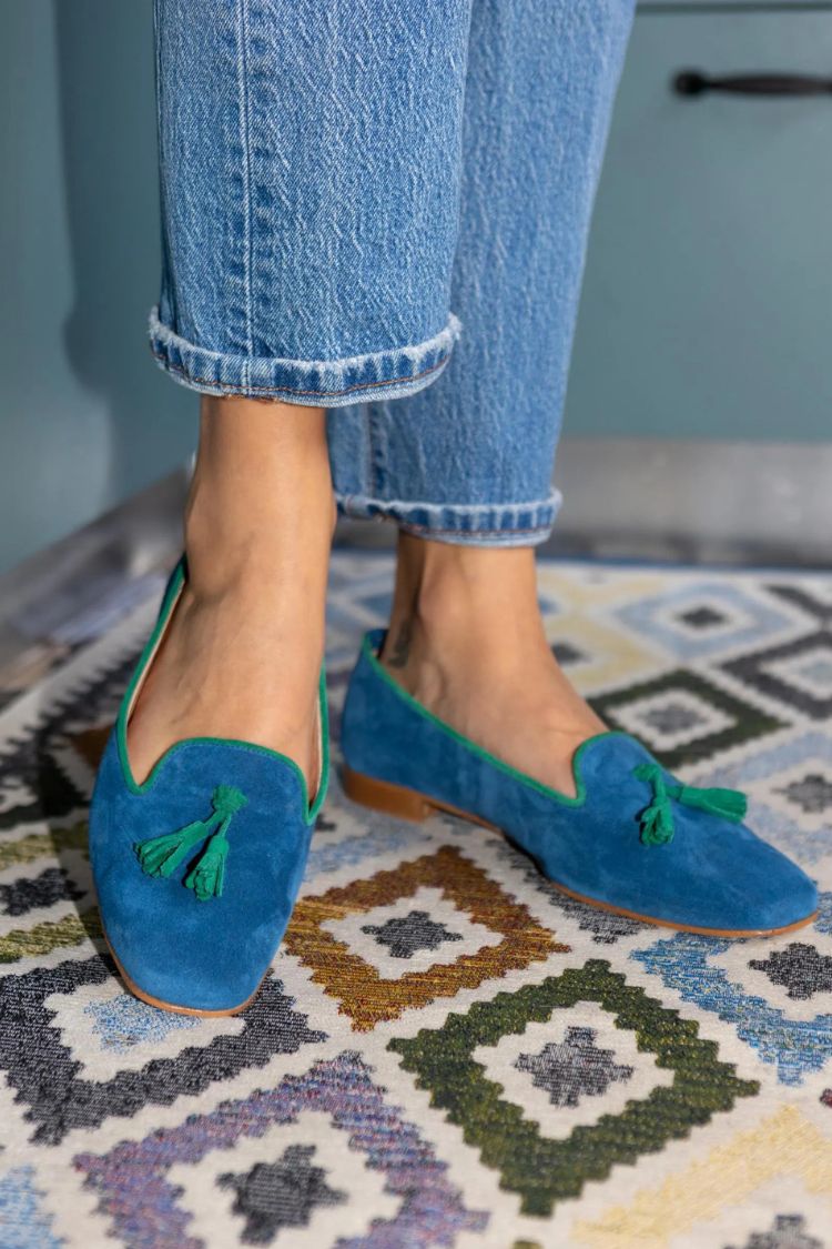 Blauwgroene nep-suède loafers met kwastjes en platte zool [Pre Order]