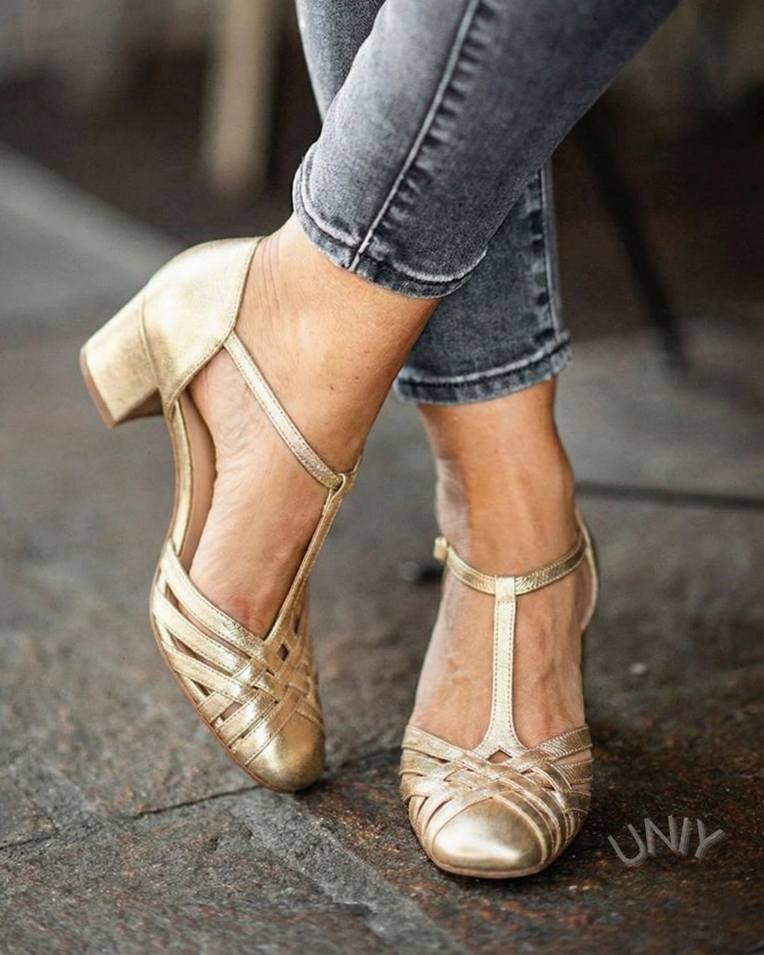 Elegant metallisk T-rem Mary Jane pumps med blokkhel [Forhåndsbestilling]