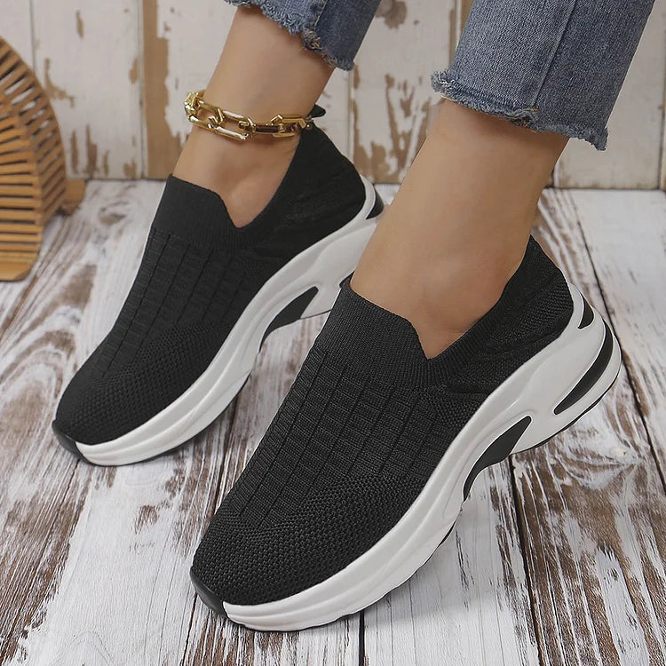 Scarpe casual da ginnastica con zeppa, punta rotonda, in maglia tinta unita