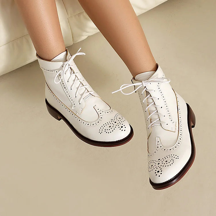 Stivaletti alla caviglia con lacci e punta tonda traforata in tinta unita