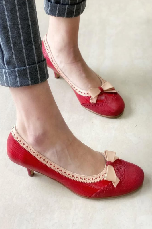 Vintage-Inspired Bow-Embellished Scalloped Kitten Heels [Pre Order]