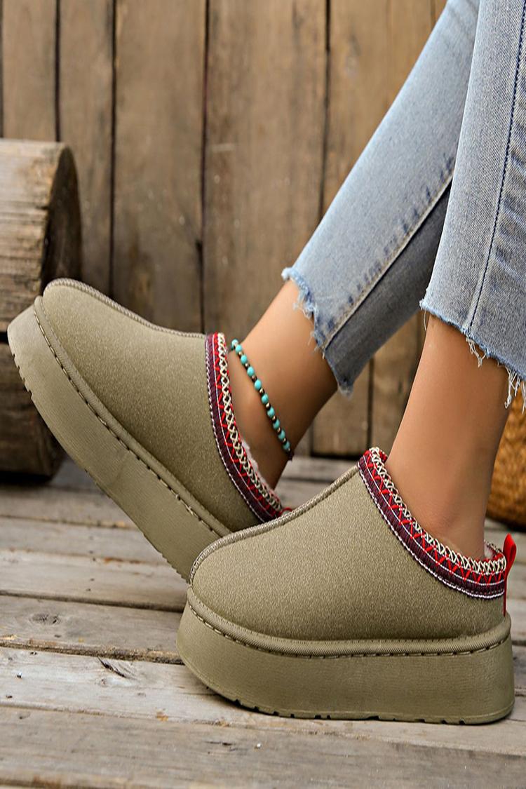 Stivali da neve bassi con plateau e fodera in pelliccia sintetica con motivo a punto scamosciato 