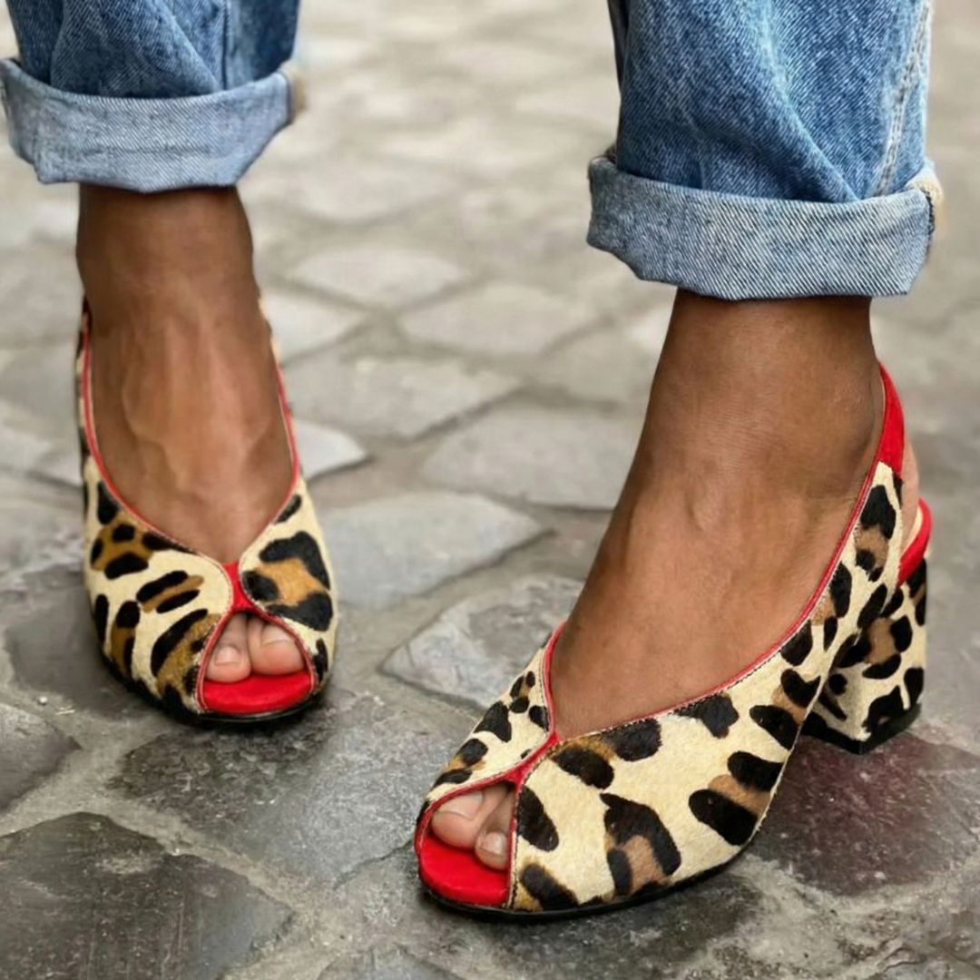 Modische Sandalen mit Leopardenmuster, rundem Zehenbereich und klobigem Absatz