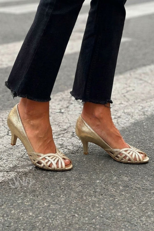 Elegantes sandalias de tacón bajo con tiras y brillo dorado pálido [Preventa]