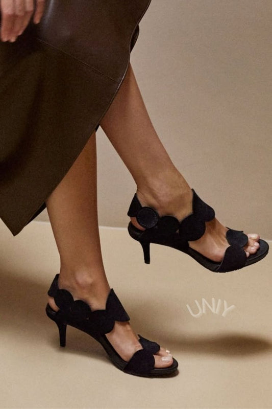 Chique zwarte sandalen met geschulpte rand, open teen en kittenhak [Pre Order]