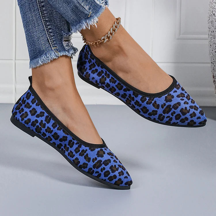 Zapatos planos casuales con punta puntiaguda y ribete en contraste y estampado de leopardo 