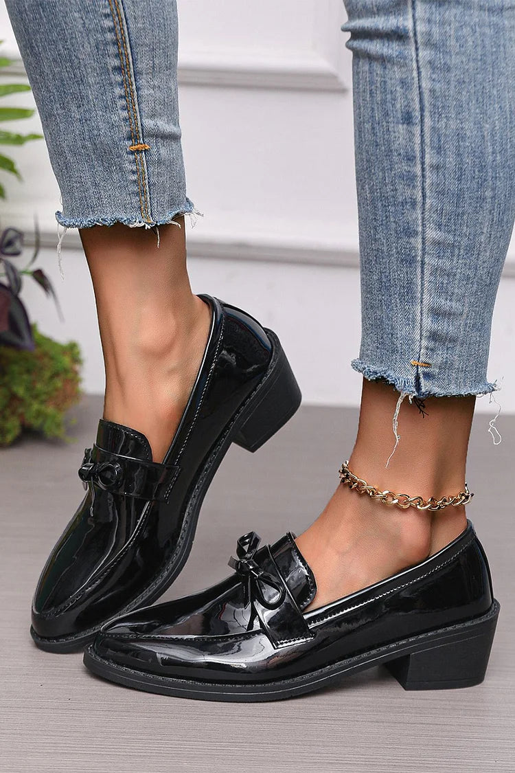 Einfarbige, spitze Zehen-Loafer mit Blockabsatz und Schleifendekor im Patchwork-Stil