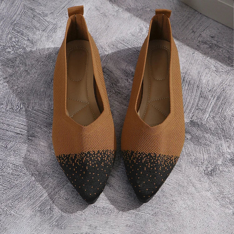 Ballerine traspiranti con punta affilata e lavorazione a maglia colorblock