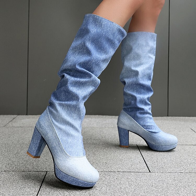 Denim-Patchwork-Stiefel mit Farbverlauf und runder Zehenpartie und klobigem Absatz