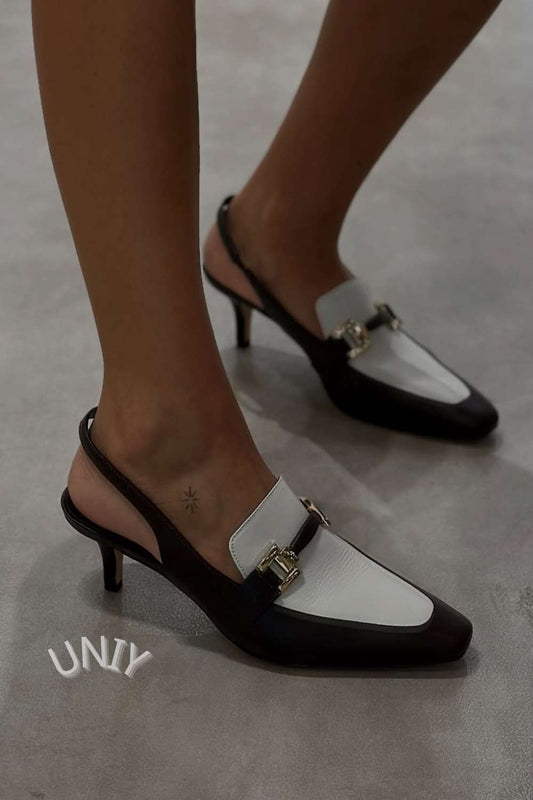 Scarpe con tacco a spillo e cinturino posteriore con dettagli dorati [Pre-ordine]