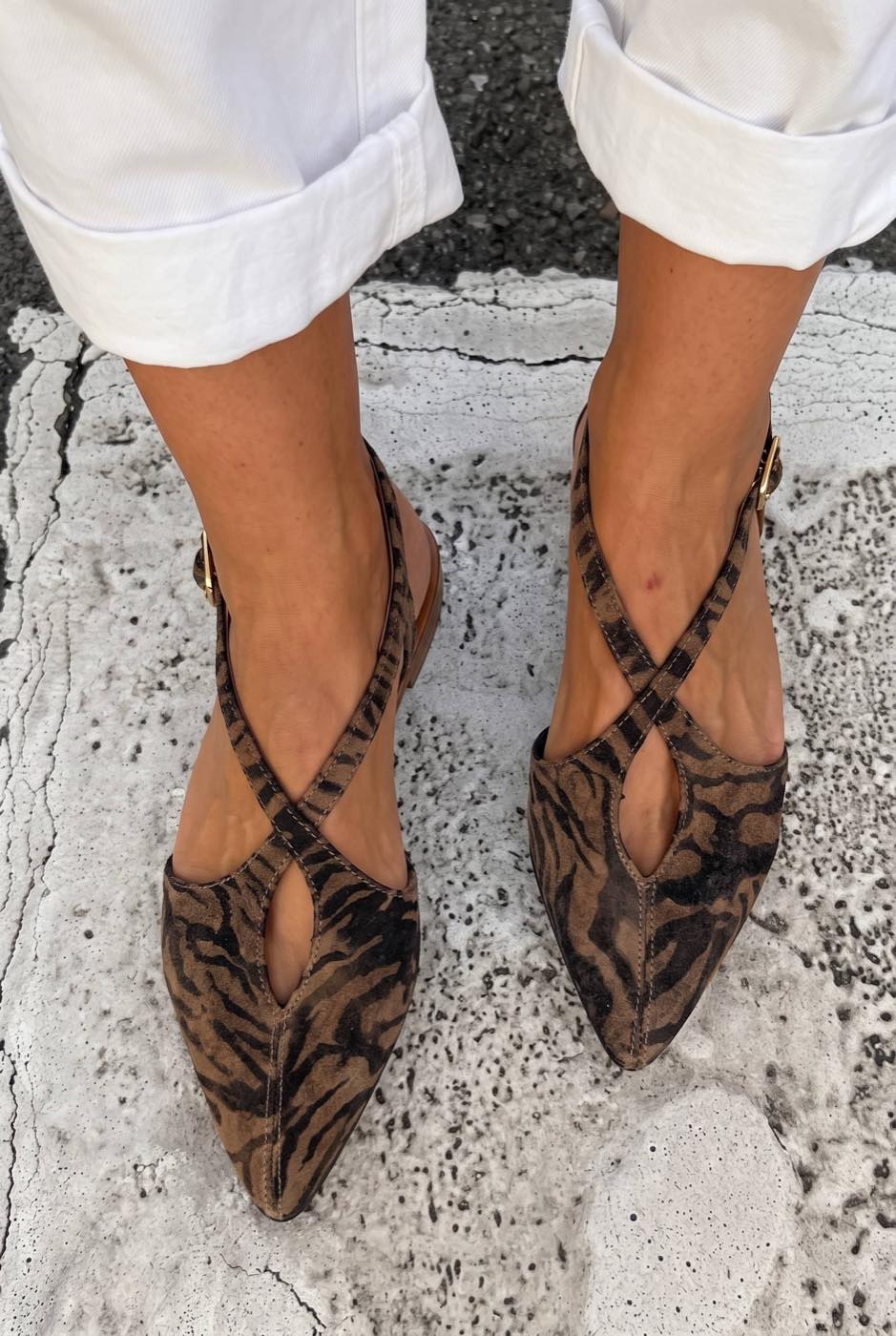 Crisscross Cutout Pointed Toe Flat Slingback SandalsCOLOR: Tiger Print [Pre Order]