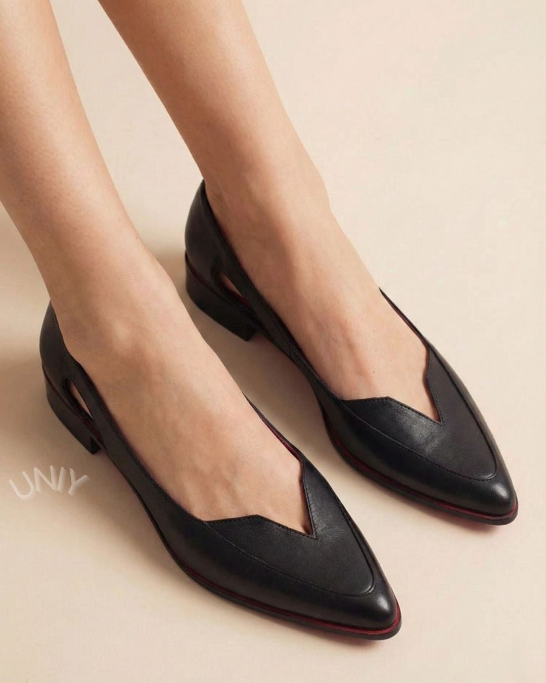 Elegante zwarte leren platte schoenen met puntige neus, V-vormige uitsnijding en zijopeningen [Vooraf bestellen]