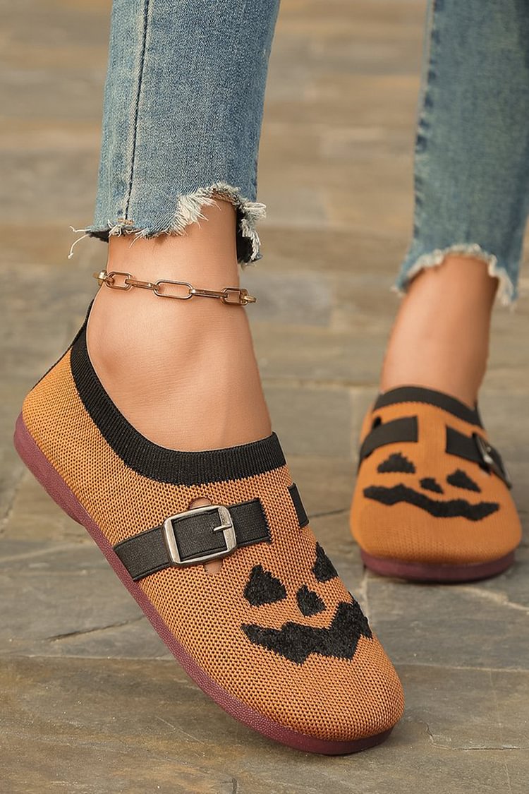 Scarpe basse con punta tonda e cinturino con fibbia e motivo zucca di Halloween colorblock 