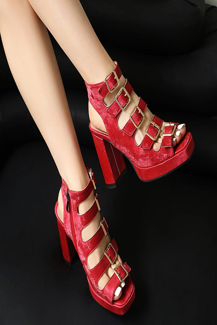 Scarpe con tacco grosso, cinturino posteriore, fibbia e punta quadrata traforata 