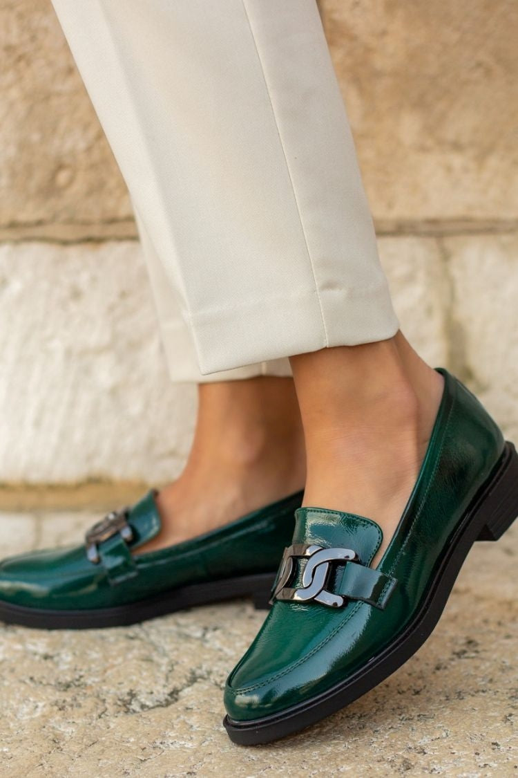 Donkergroene lakleren loafers met metalen gesp en dikke zool [Pre-order]
