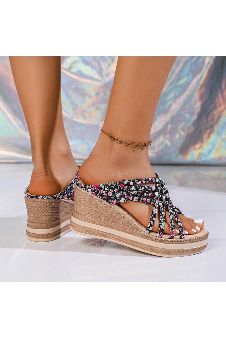 Sandalias de cuña con punta redonda, tiras tejidas y estampado floral