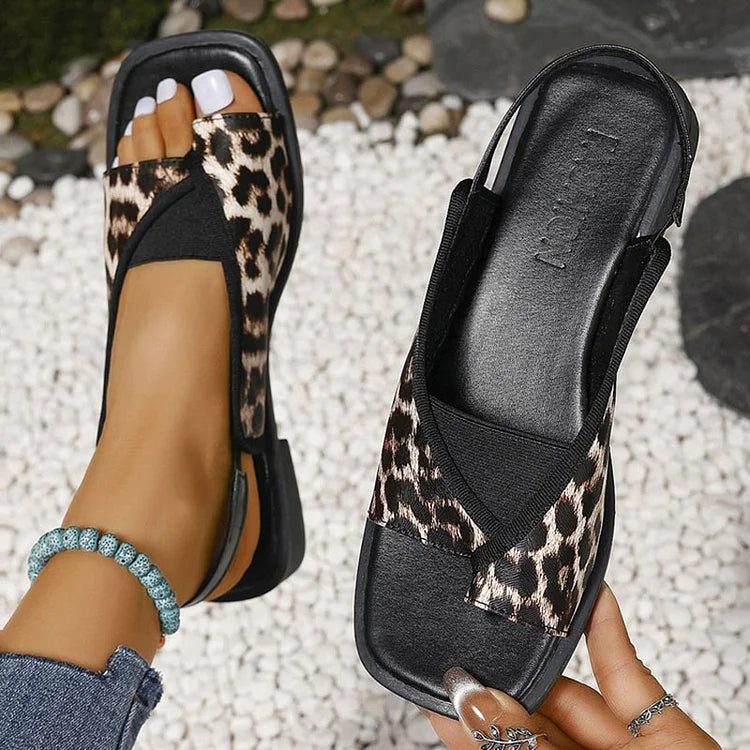 Sandalias con tira trasera y tira trasera con patchwork y puntera cuadrada con estampado de leopardo 