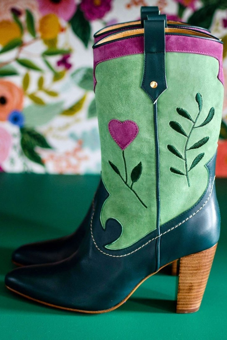 Botas de cowboy bordadas com coração verde [Pre Order]