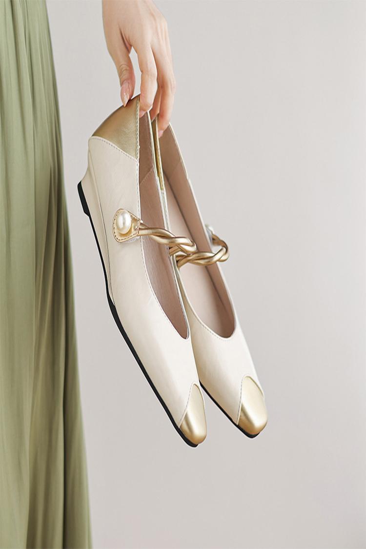 Scarpe con tacco basso, punta quadrata, fibbia con cinturino intrecciato e patchwork metallizzato lucido