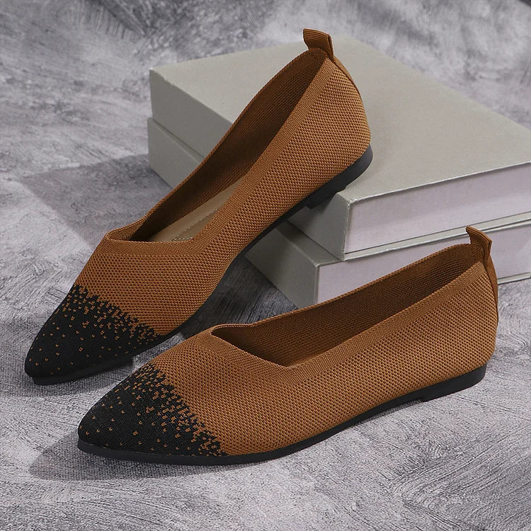 Ballerine traspiranti con punta affilata e lavorazione a maglia colorblock