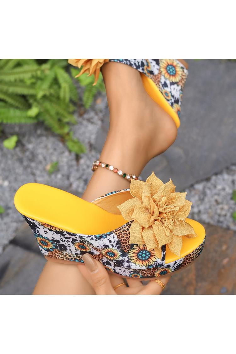 Tacones de cuña informales con punta abierta y estampado paisley con decoración floral en 3D 